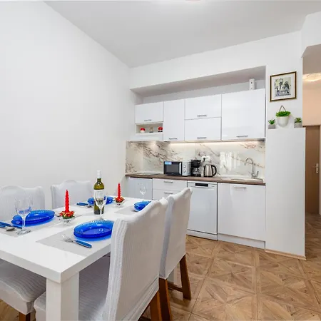 Ivo & Mare Apartament *